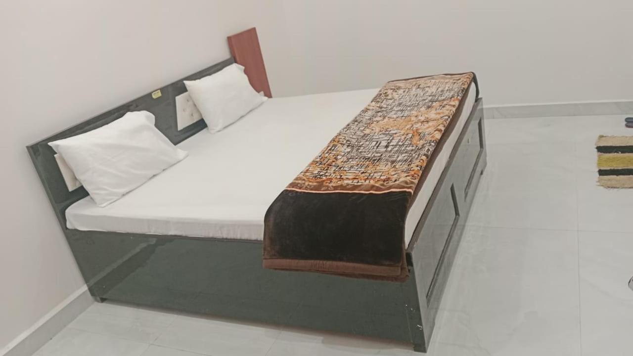 Rudra Prabha Guest House Ayodhya Extérieur photo